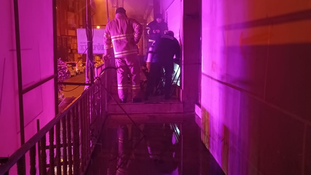 Mardin'de kuaför salonunda çıkan yangın söndürüldü