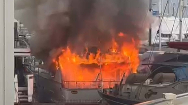 Eski kulüp başkanına ait motoryat, tersanede yandı