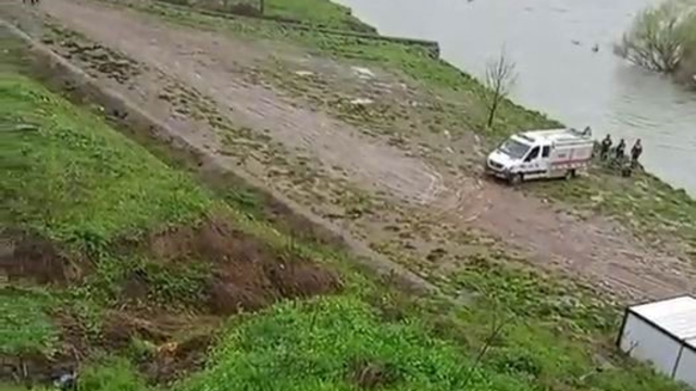 Suda mahsur kalan vatandaşın yardımına AFAD yetişti