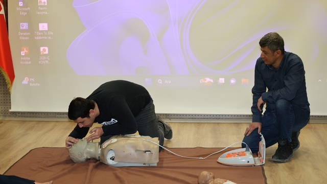 Bayburt'ta emniyet personeline ilk yardım eğitimi verildi