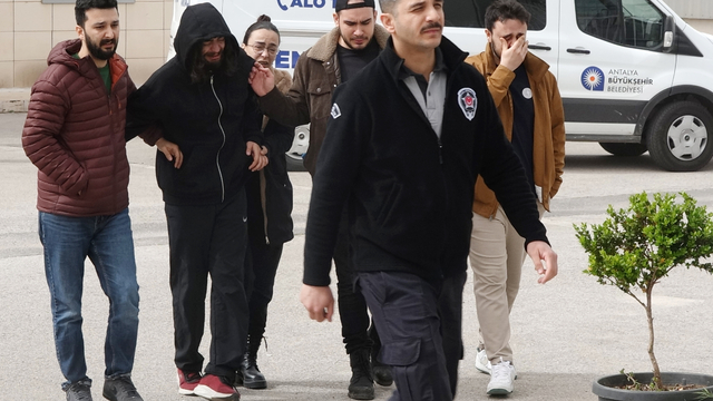 Kazada ölen kızının cenazesini, gözyaşları arasında aldı