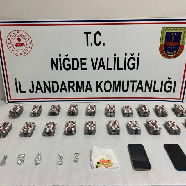 Uyuşturucu operasyonunda çok sayıda sentetik hap ele geçirildi