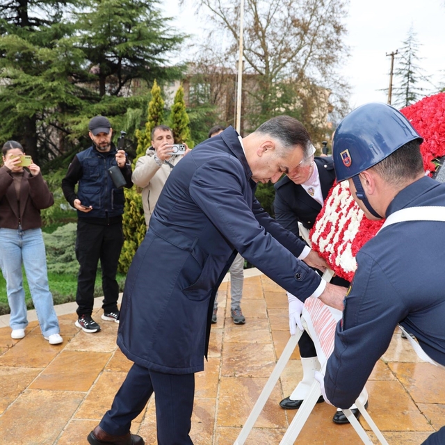 Karabük'te 89. yıl kutlamaları çelenk sunma töreniyle başladı
