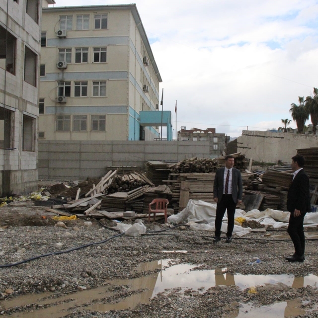 Cizre'de okul inşaatlarında inceleme