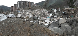 Rize'de vahşi çöp depolama sahası vatandaşları canından bezdirdi