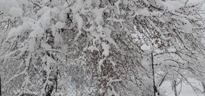 Denizli'nin yüksek kesimleri baharda beyaza büründü