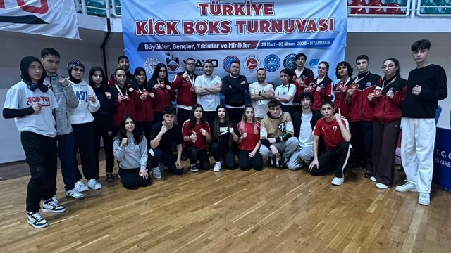 İlkadım Belediyespor kick boks ve tekvando takımları turnuvalardan 12 madalya ile döndü