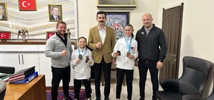 Manyas'tan karate şampiyonasında çifte derece