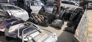 Kaçak oto parçasıyla 2 milyonluk haksız kazanç hedefleniyordu, polis "dur" dedi İş yerini kaçak parça deposuna çeviren şahıs gözaltına alındı