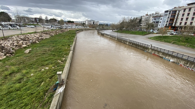 Çanakkale'de taşan Kocabaş Çayı normale döndü
