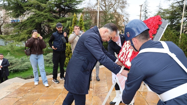 Karabük'te 89. yıl kutlamaları çelenk sunma töreniyle başladı