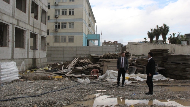 Cizre'de okul inşaatlarında inceleme