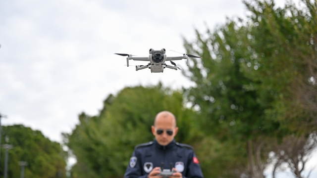 Antalya Büyükşehir zabıtasından dronla denetim