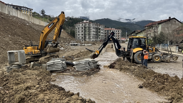 Karabük'te sağanak yağış sonrası dereler taştı