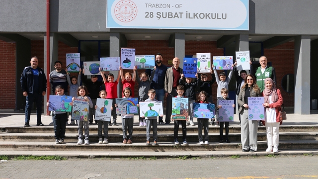 Of'ta "Harezmi Eğitim Modeli"ni örnek alan öğrenciler çevre temizliği çalışmalarını sürdürdü