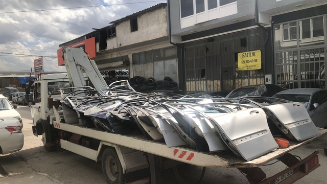 Sakarya'da gümrük kaçağı oto parçaları ele geçirilen iş yerinin sahibi yakalandı