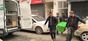 Yaşlı adam yalnız yaşadığı evde bıçaklanarak öldürüldü