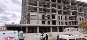 Çalıştığı inşaatın 2'nci katından düşen işçi yaralandı