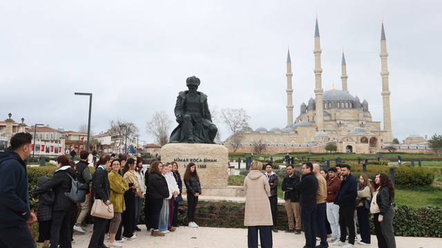 Edirne'de mimarlık öğrencileri restorasyonu tamamlanan Selimiye Camisi'ni gezdi