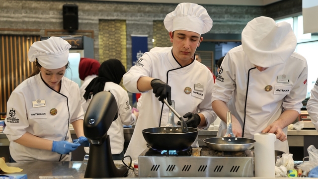 Liseli şefler "Gastro Genç 2026" ile yeteneklerini sergiledi