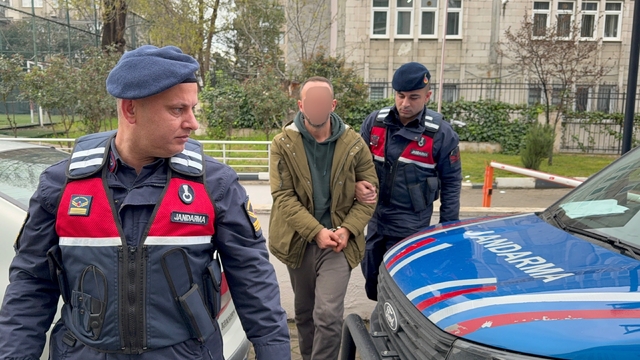 Define ararken yakalandı, hırsızlıktan gözaltına alındı