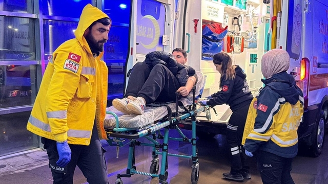 Motosiklet ile otomobil çarpıştı: 1 yaralı