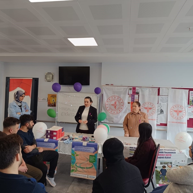 Gördes Huzurevi'nde hem sağlık taraması hem moral etkinliği