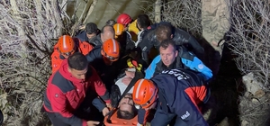 Erzurum'da nefes kesen kurtarma operasyonu Nehre uçan sürücü son anda kurtarıldı