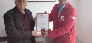 Hisarcık’ta 18 kez kan bağışı yapan esnafa bronz madalya