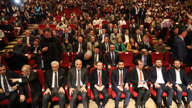 Adalet Bakanı Gürlek: Sosyal medyaya kimlikle girilecek
''Türkiye bir oyun kurucu modeline döndü''
''Ben sosyal medyadaki yalana kapılmamalarını özellikle gençlerimize tavsiye ederim. Orada bir yalan var. Orada bir gerçeklik yok''
"Sosyal medyada bir kişi eğer bir hesap açıyorsa, bir suç işliyorsa bunun mutlaka bir karşılığı olması lazım''
"Sosyal medyaya kişisel kimlikle girilecek. Bu konuda zaten sosyal medya sunucularıyla da anlaştık. Onlar da bunu kabul ettiler''
"3 aylık sürede herkes sosyal medya gerçek kimliği ile girmiş olacak"