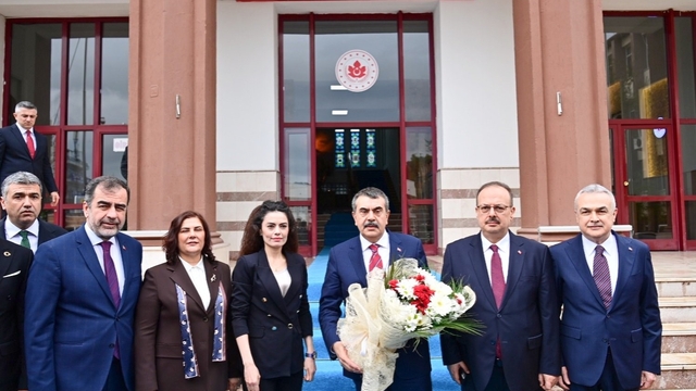 Milli Eğitim Bakanı Tekin: "LGS 13 Haziran Cumartesi günü yapılacak"
"MEB olarak ana görevimiz, Milli değerlerimizi çocuklarımızın içselleştireceği bir eğitim iklimi oluşturmak"