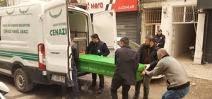 Evinde bıçaklanarak öldürülmüş halde bulundu