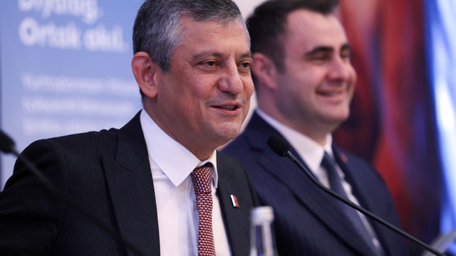 Özgür Özel: Bu dönemin en büyük ayıbı parlamentoda Romanların temsil edilmiyor oluşu