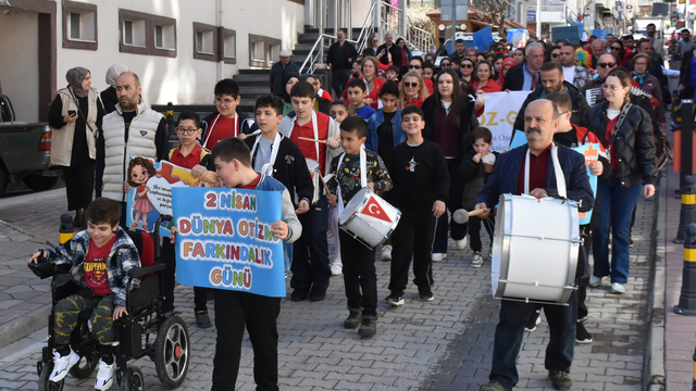 Artvin'de otizm farkındalığı yürüyüşü düzenlendi