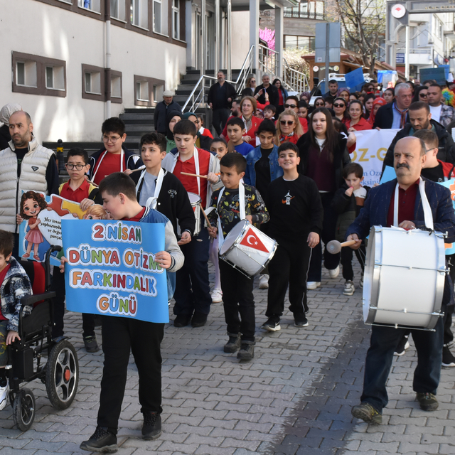 Artvin'de otizm farkındalığı yürüyüşü düzenlendi