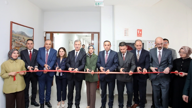 AİÇÜ'de zebra balığı translasyonel tıp araştırma laboratuvarı açıldı