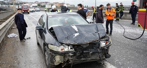 TEM Otoyolu'nda yola dökülen atıklar sonucu zincirleme kaza, 7 araç birbirine girdi Kaza nedeniyle İstanbul yönü 1,5 saat kilitlendi