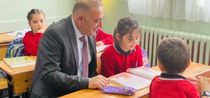 Minik öğrencinin mektubu kaymakam Cantürk'ü sınıfa getirdi