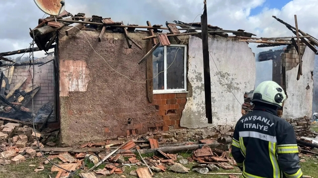 Kütahya'da evde çıkan yangında 1 kişi öldü