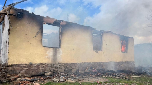 Evinde çıkan yangında öldü