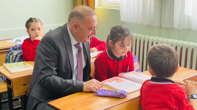 Minik öğrencinin mektubu kaymakam Cantürk'ü sınıfa getirdi