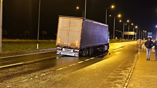 İpsala'da tır, otomobil ve kamyonet ile çarpıştı: 1 yaralı