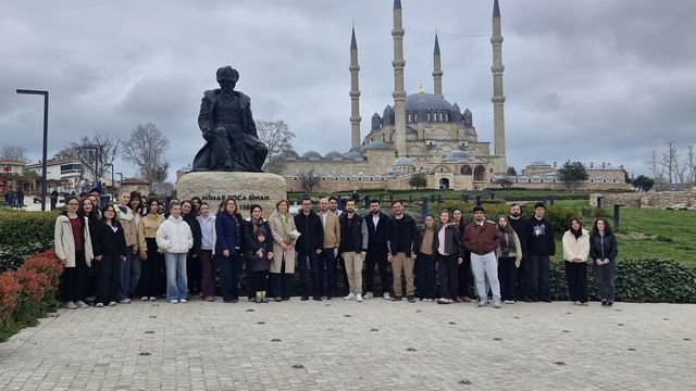 Edirne'de genç mimar adayları Mimar Sinan'ın izinde
Mimar Sinan, vefatının 438'inci yılında Trakya Üniversitesi Mimarlık Fakültesi öğrencileri tarafından düzenlenen etkinlikle anıldı