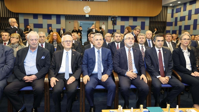 Kamu ve işveren, istişare için İZTO'da buluştu