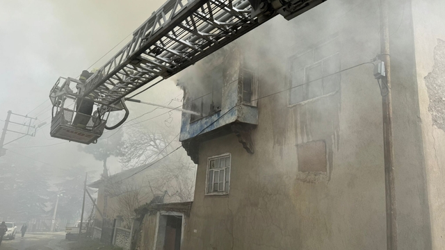 Konya'da yangın çıkan evde hasar oluştu