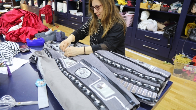 Gaziantep'te unutulmaya yüz tutan kutnu kumaşı dokumacılığı geleceğe taşınıyor