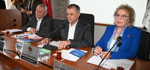 Başkan Topaloğlu: "Yollardaki kazılar altyapı kurumlarına ait" Kemer Belediyesi Nisan ayı meclis toplantısı yapıldı