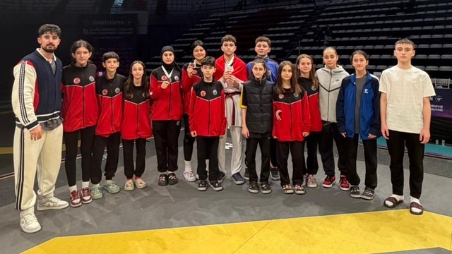Samsunlu sporculardan kick boks ve tekvando turnuvalarında 12 madalya