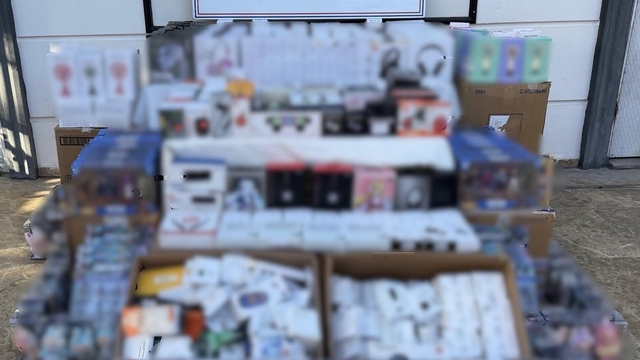 Antalya'da 3,5 milyon liralık kaçak elektronik eşya ve oyuncak ele geçirildi