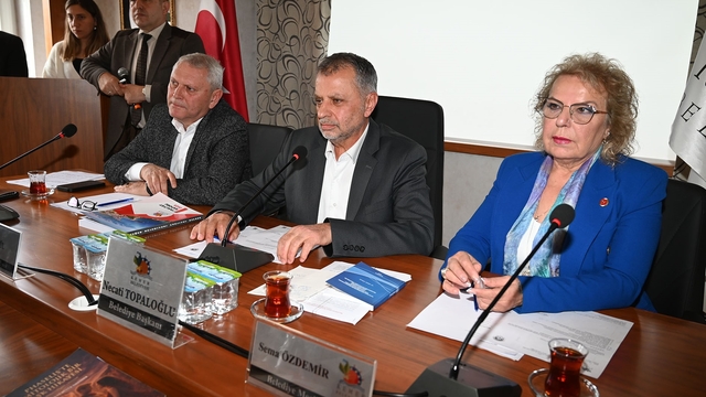 Başkan Topaloğlu: "Yollardaki kazılar altyapı kurumlarına ait"
Kemer Belediyesi Nisan ayı meclis toplantısı yapıldı